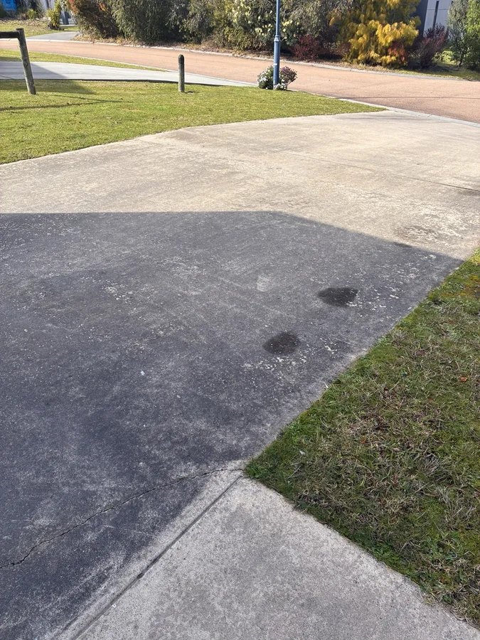 The same driveway before exterior cleaning